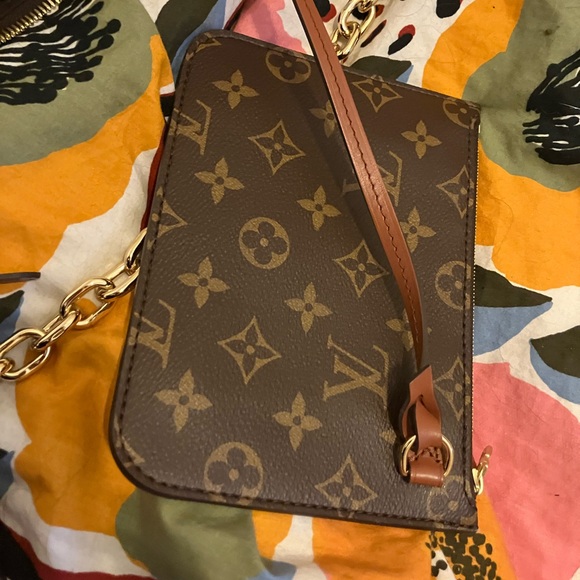 Louis Vuitton Loop Hobo - AUTHENTIC and like new! - Picture 5 of 6